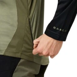 Oakley MTB LS Tech Tee -Bicycle Discount Store 1ba7d1f89a2e4c5d0cf59cf11a61776a08cde60aeadd6bf38620288b69fb4892 23623.1685352644